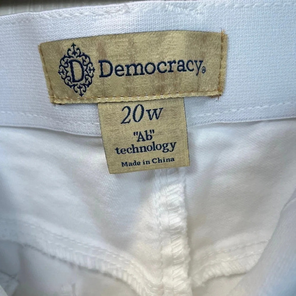 Democracy "Ab" technology Womens 20W White Shorts Raw Hem NEW - Picture 3 of 14